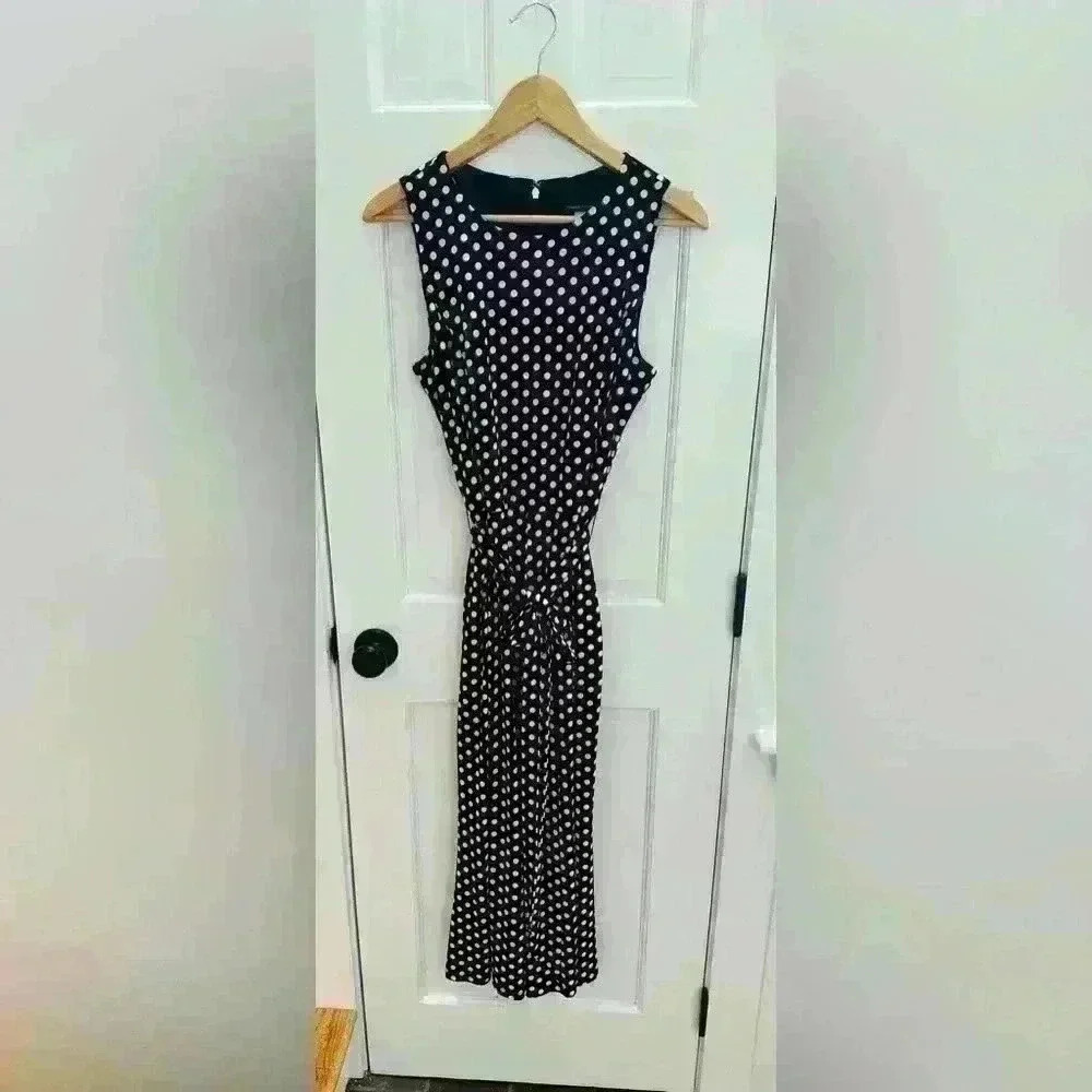 Tommy Hilfiger sleeveless jumpsuit, 3/4 length, wide leg, back zipper, pockets.